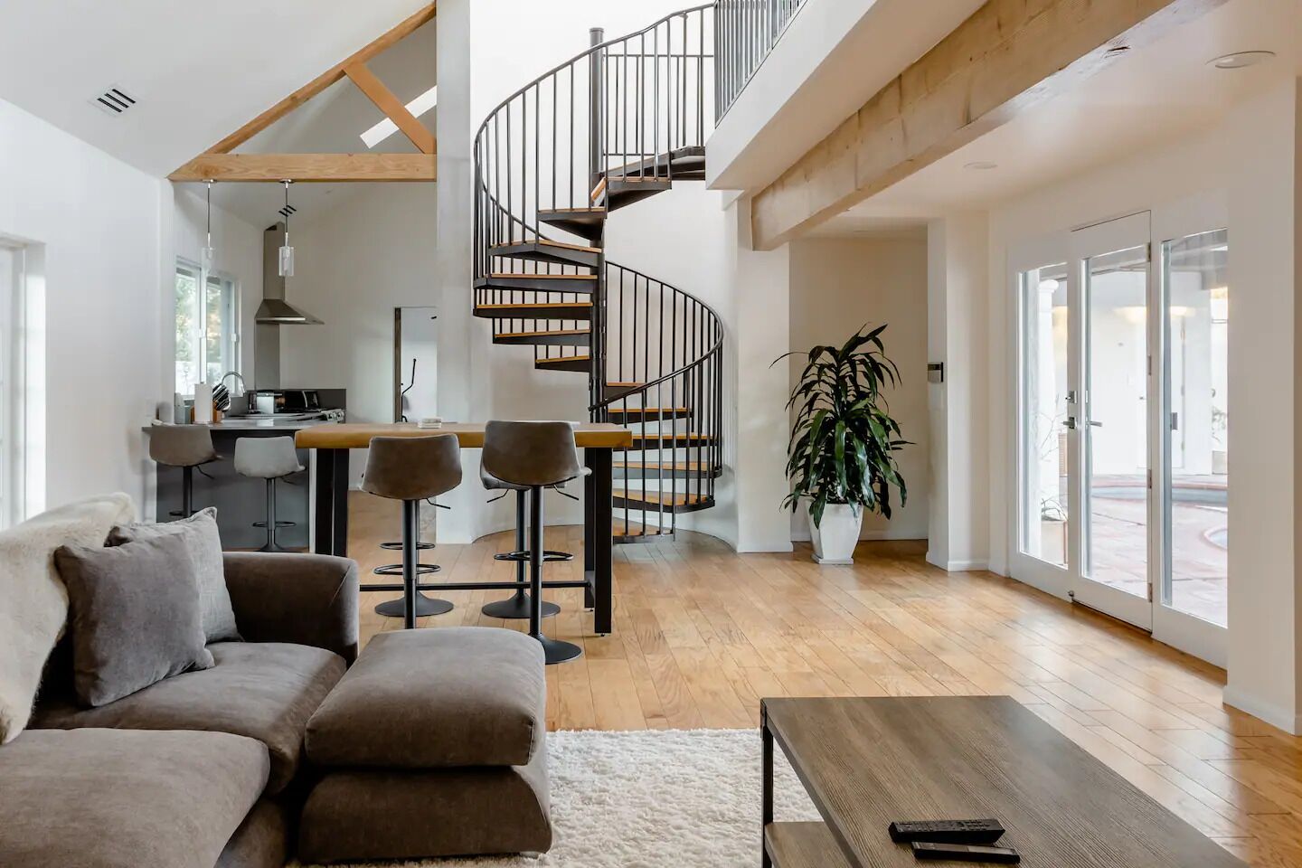 Smart TV, fireplace, stereo, offices