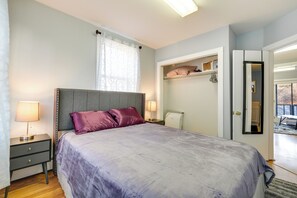 1 bedroom, desk, iron/ironing board, Internet - Cozy Water-View Apt in the Heart of Downtown! (Hallowell)
