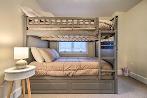 2 bedrooms, iron/ironing board, WiFi, bed sheets - Vermont Retreat - 8 Mi to Killington Ski Area (Killington)