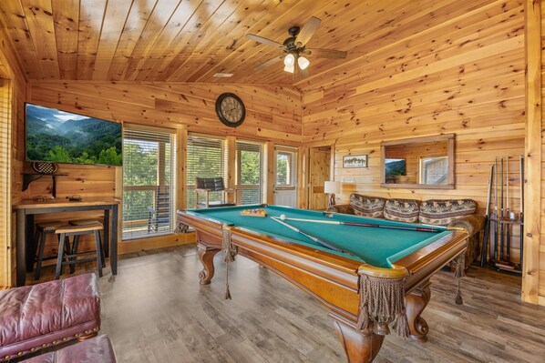 Game room - Game Room, Hot Tub & Large Porches-Luxury Cabin (Sevierville)