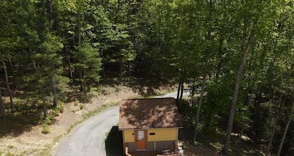 Cozy Cabin | Ideal for Fall Foliage & Rafting