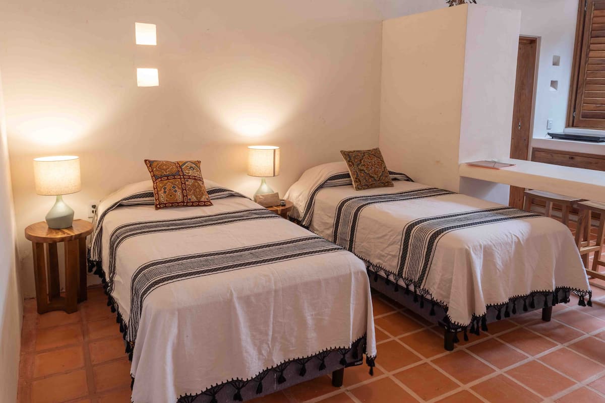 Ropa de cama de alta calidad, cubrecamas y colchones con efecto memoria