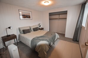 2 bedrooms, travel cot, free WiFi, bed sheets