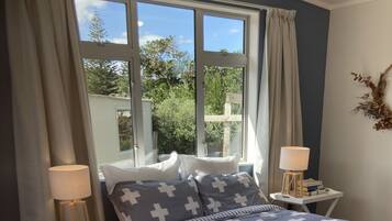 4 bedrooms, WiFi, bed sheets