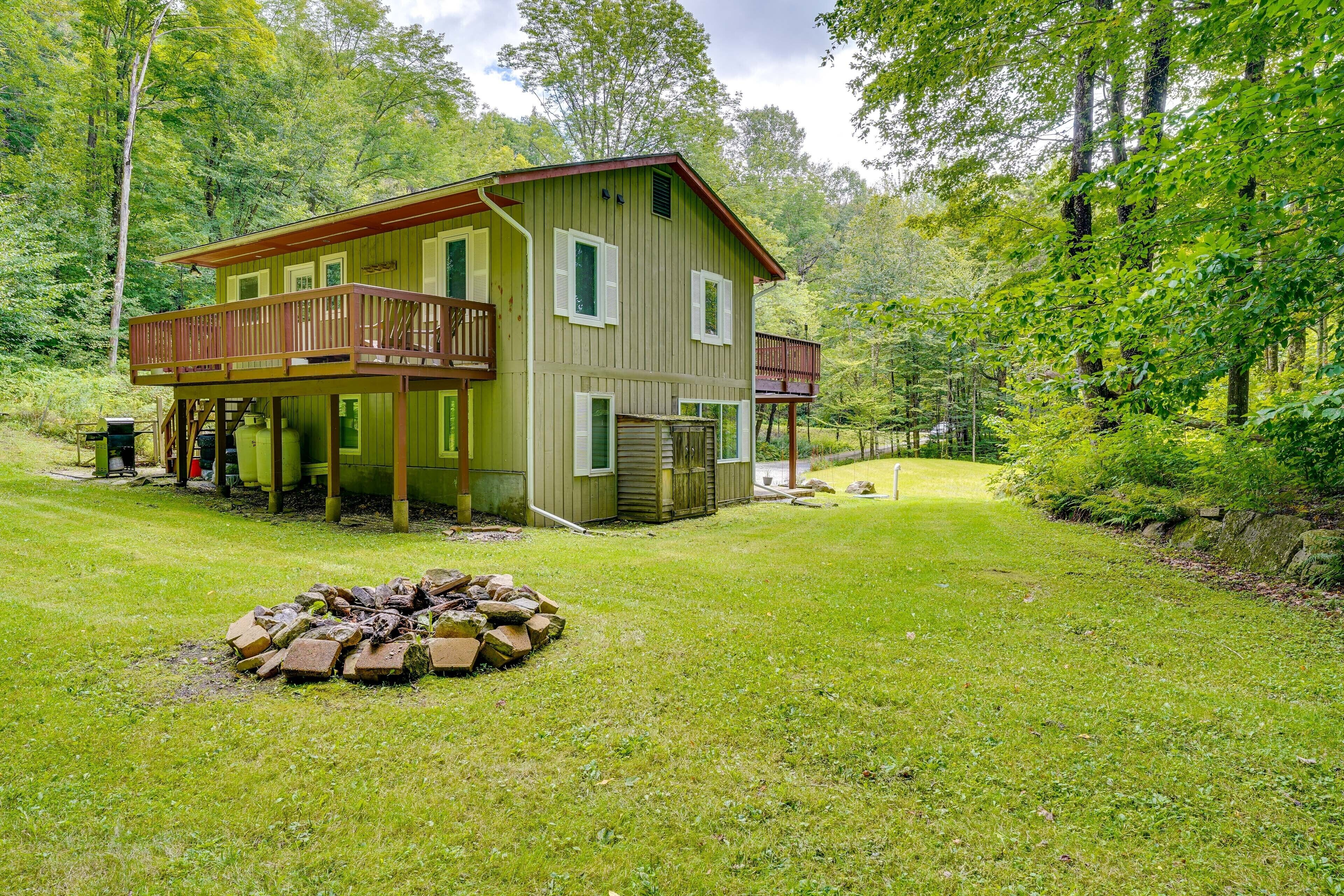 Cozy Killington Retreat ~ 5 Mi to Ski Resort
