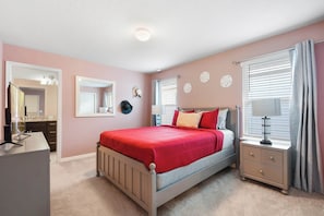 8 bedrooms, iron/ironing board, WiFi, bed sheets - 8BR @ Windsor Island/Star Wars Gameroom/Themed BR (Davenport)