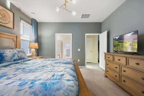 8 bedrooms, iron/ironing board, WiFi, bed sheets - 8BR @ Windsor Island/Star Wars Gameroom/Themed BR (Davenport)