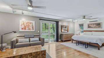 4 bedrooms, desk, iron/ironing board, WiFi