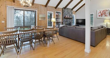 Lake Pinneo, Golf View, Hot Tub | Tee Time Retreat