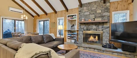 تلفزيون، مدفأة، ألعاب فيديو، ستيريو