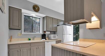 Renovated Condo, Heart of Quechee | Mill Run 3E