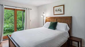 2 bedrooms, iron/ironing board, WiFi, bed sheets - Renovated Condo, Heart of Quechee - Mill Run 3E (Quechee)