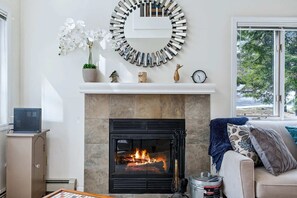 Téléviseur, foyer, bureau