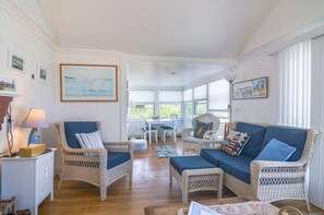 Televisión y chimenea 