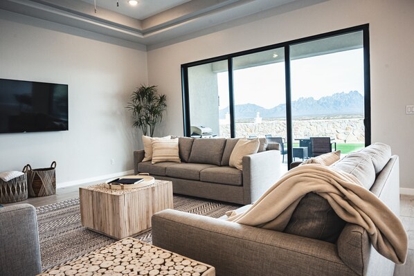 تلفزيون، مدفأة، تنس طاولة