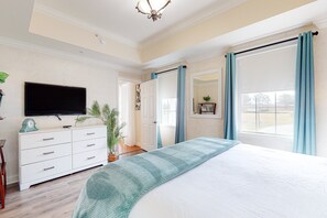 3 bedrooms, iron/ironing board, WiFi, bed sheets - Classy Condo With Private Balcony at Reunion (Kissimmee)
