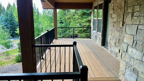 Terrace/patio - Luxe 4BR- AC - WiFi - Garage - Clubhouse w/comm pool, hot tub, gym (McCall)