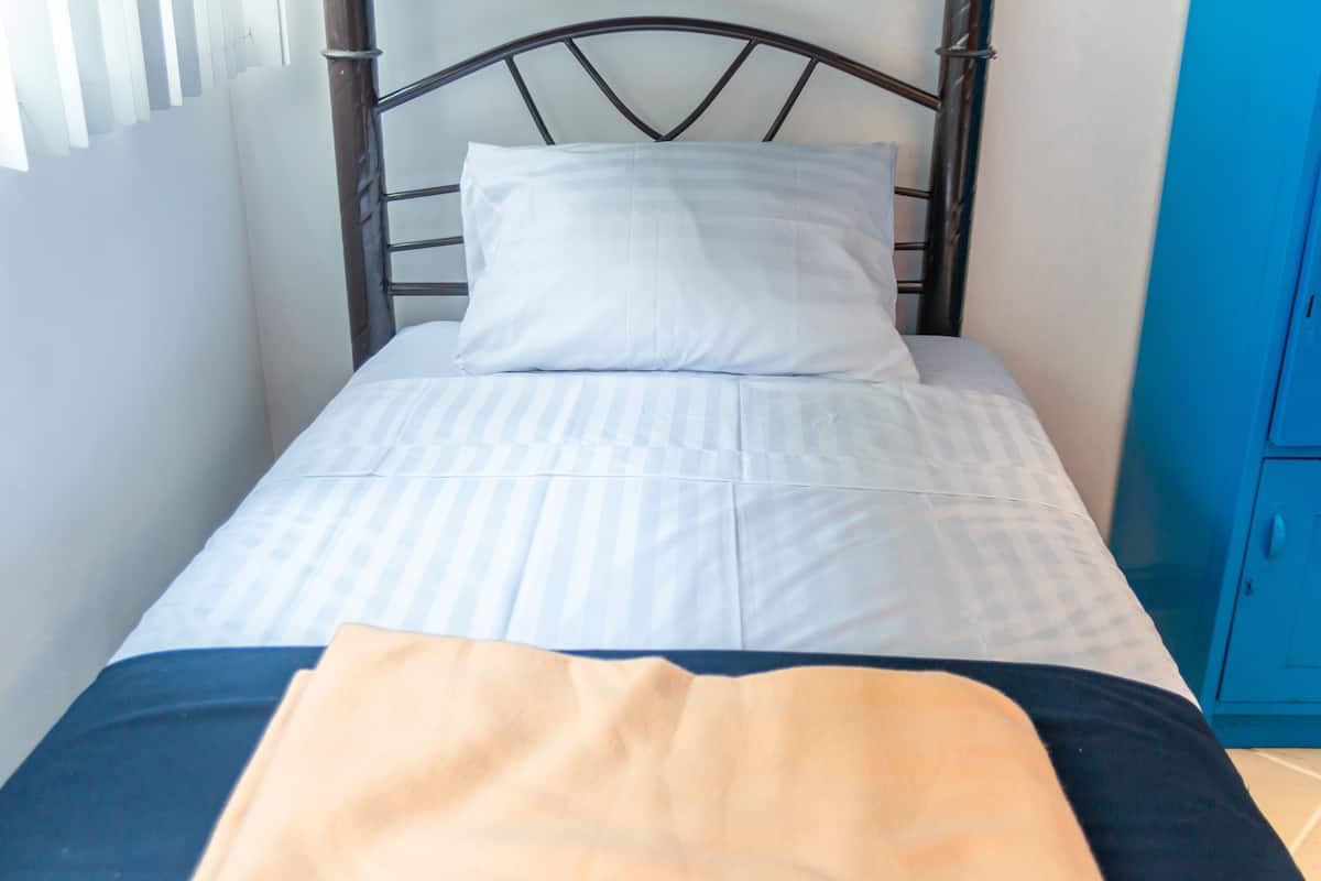 Dormitorio compartido estándar, solo para mujeres | Caja de seguridad en la habitación, wifi gratis y ropa de cama