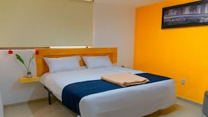 In-room safe, WiFi (free), bed sheets - Hostal Talavera (Puebla)