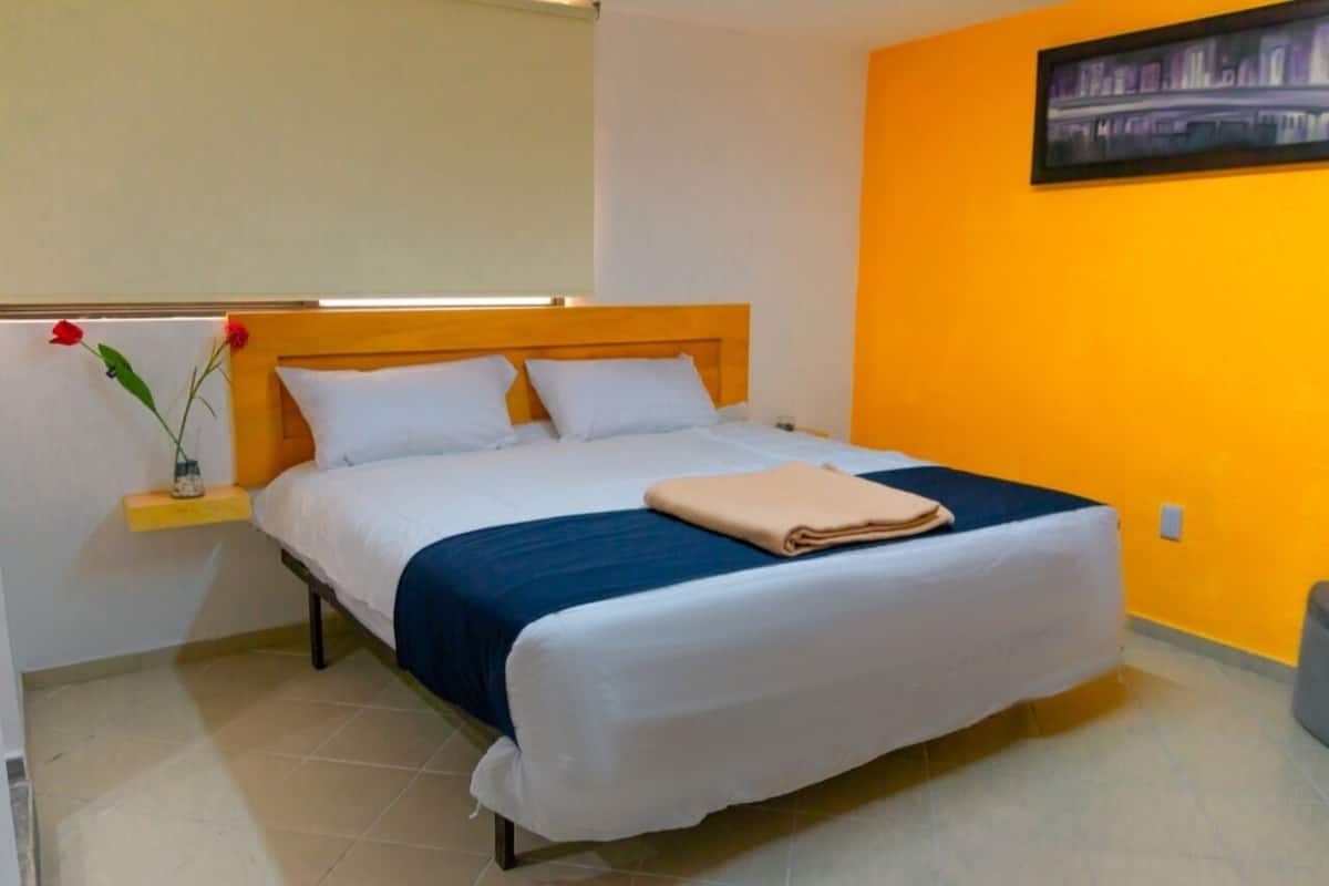 Caja de seguridad en la habitación, wifi gratis y ropa de cama