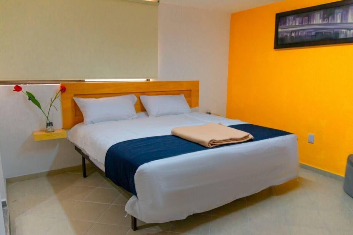 Caja de seguridad en la habitación, wifi gratis y ropa de cama