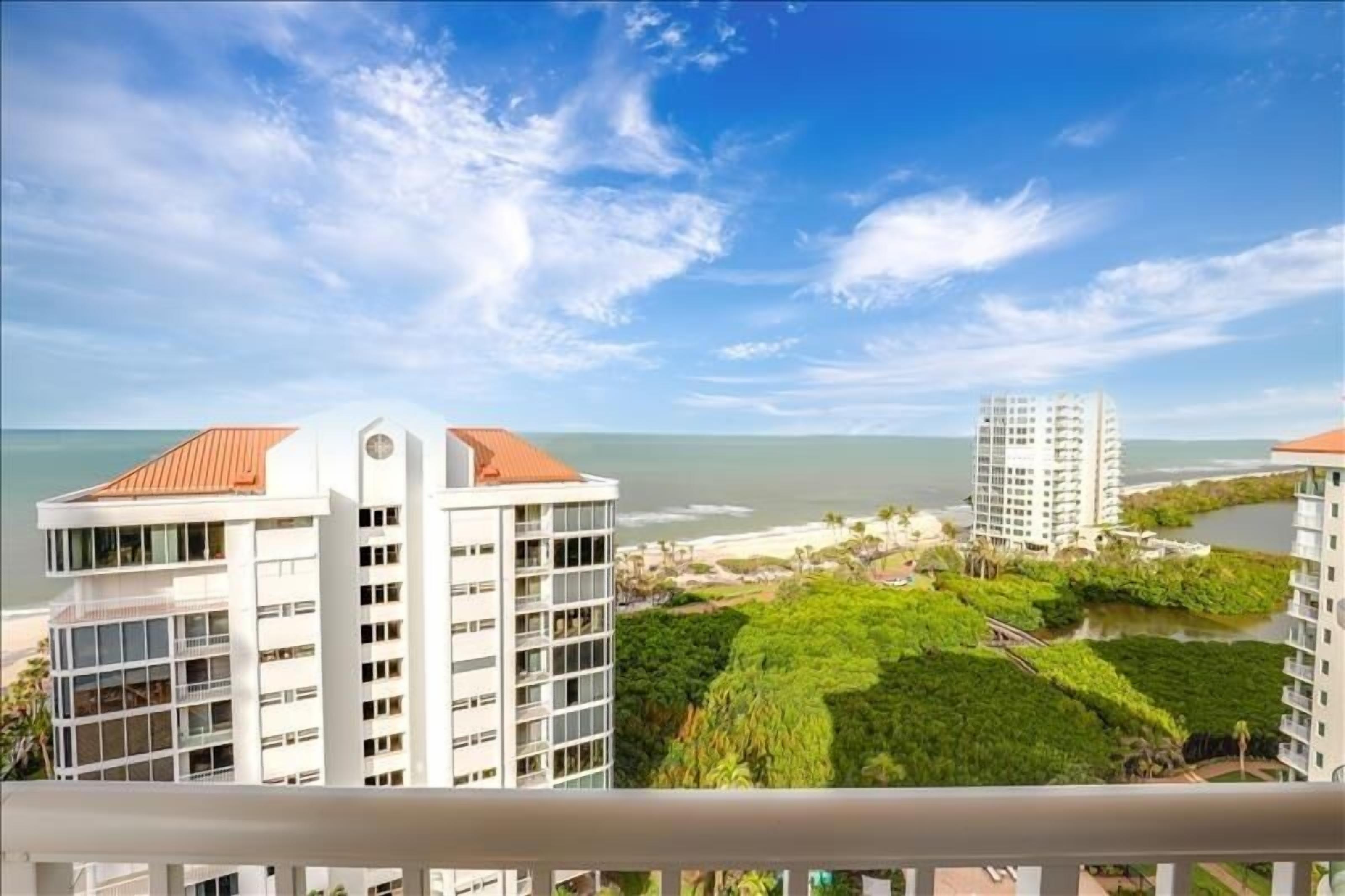 Live the Florida life in this 3 bedroom beachfront condo - CL1201