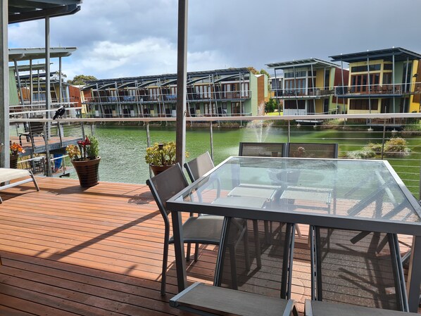 Outdoor dining - Villa 60 South Shores Resort - stunning holiday villa with a touch of class! (Normanville)