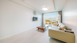 Basic Room, 1 Bedroom (202(SPA)) | 1 bedroom, free WiFi - Geoje Forest-morning Spa Pension (Geoje)