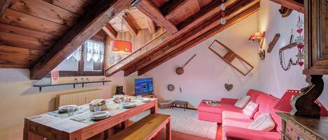 En 21-tommers TV med kabel-kanaler