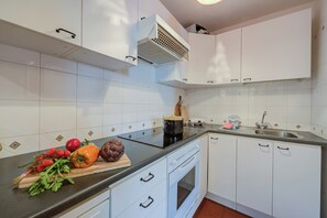 Family Apartment, Multiple Bedrooms (Le Meublé (between City Center &) | Private kitchen | Fridge, oven, stovetop, coffee/tea maker