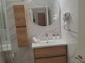 Apartment (One Bedroom Apartment with Terrace) | Bathroom