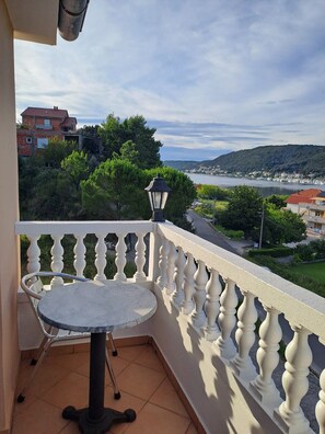 Apartamento (Two Bedroom Apartment with Balcony an) | Sacada