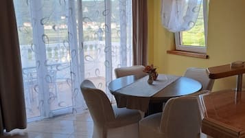 Apartment (Two Bedroom Apartment with Balcony an) | Dining room