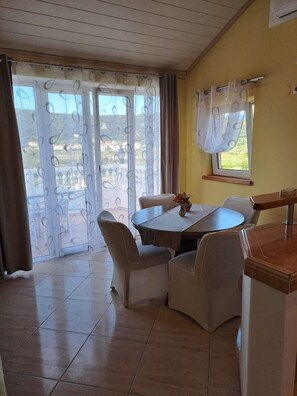 Apartment (Two Bedroom Apartment with Balcony an) | Dining room