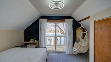 3 bedrooms, desk, free WiFi, bed sheets
