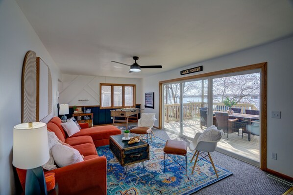 Älytelevisio, pöytäjalkapallopöytä, stereot