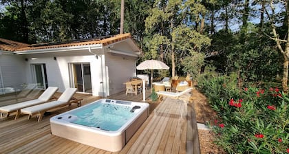 Very bright Scandinavian chalet located 3 min. from the lake and 10 min. of the