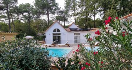 Very bright Scandinavian chalet located 3 min. from the lake and 10 min. of the