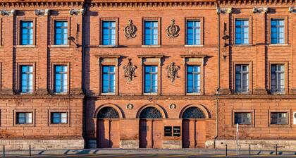INGRES Large, very quiet studio in the heart of town.