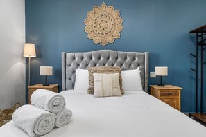 4 bedrooms, iron/ironing board, WiFi, bed sheets