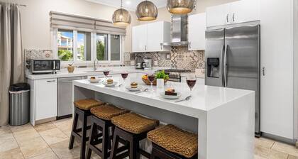 Amazing 4BR 3BA Villa @ Palm Beach w/ NEW Pool