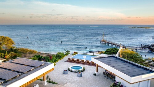 BeachFront Villa w/ Pool, Sleeps 16, Dining, & Tub