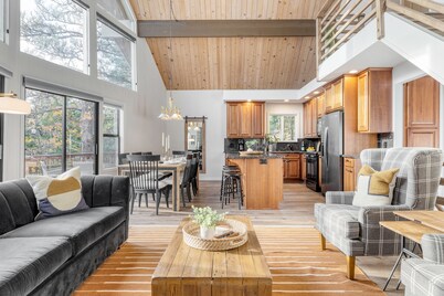 Chic Retreat w/ Hot Tub + Peloton | North Bay by AvantStay