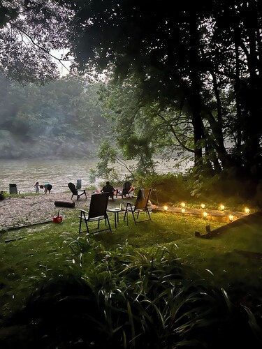 Charming & Cozy River Front Cabin- Close to ski mountains. Ski,Fish,Swim & Hike!