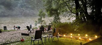 Charming & Cozy River Front Cabin- Close to ski mountains. Ski,Fish,Swim & Hike!