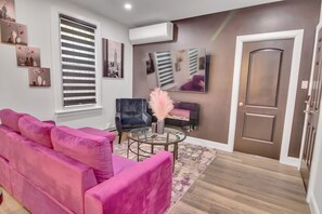 TV, caminetto, stampante