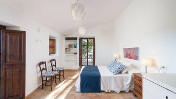 2 slaapkamers, een strijkplank/strijkijzer, gratis wifi, beddengoed