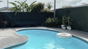 Outdoor pool - Huge Family Retreat with Pool and Cinema - 4 mins from the beach (Mount Maunganui)