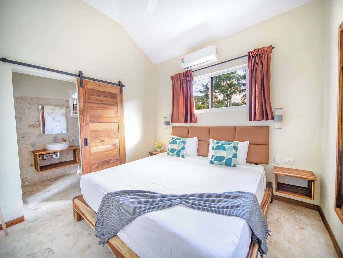 9 bedrooms, iron/ironing board, WiFi, bed sheets