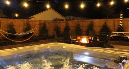 1 mile to Lake MI | Bikes included| Mins. to SoHa | Hot tub
